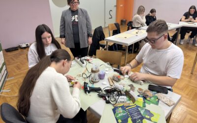 Kreativna radionica – izrada bookmarkera i drvenih gadgeta za mobilne telefone